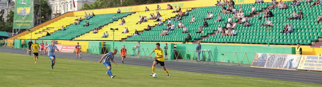 Футбольные фанаты вернулись на трибуну