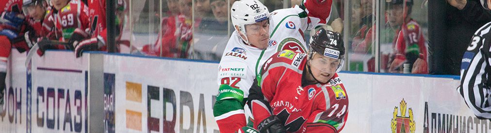 Юрий Назаров забивает за «Адмирал»